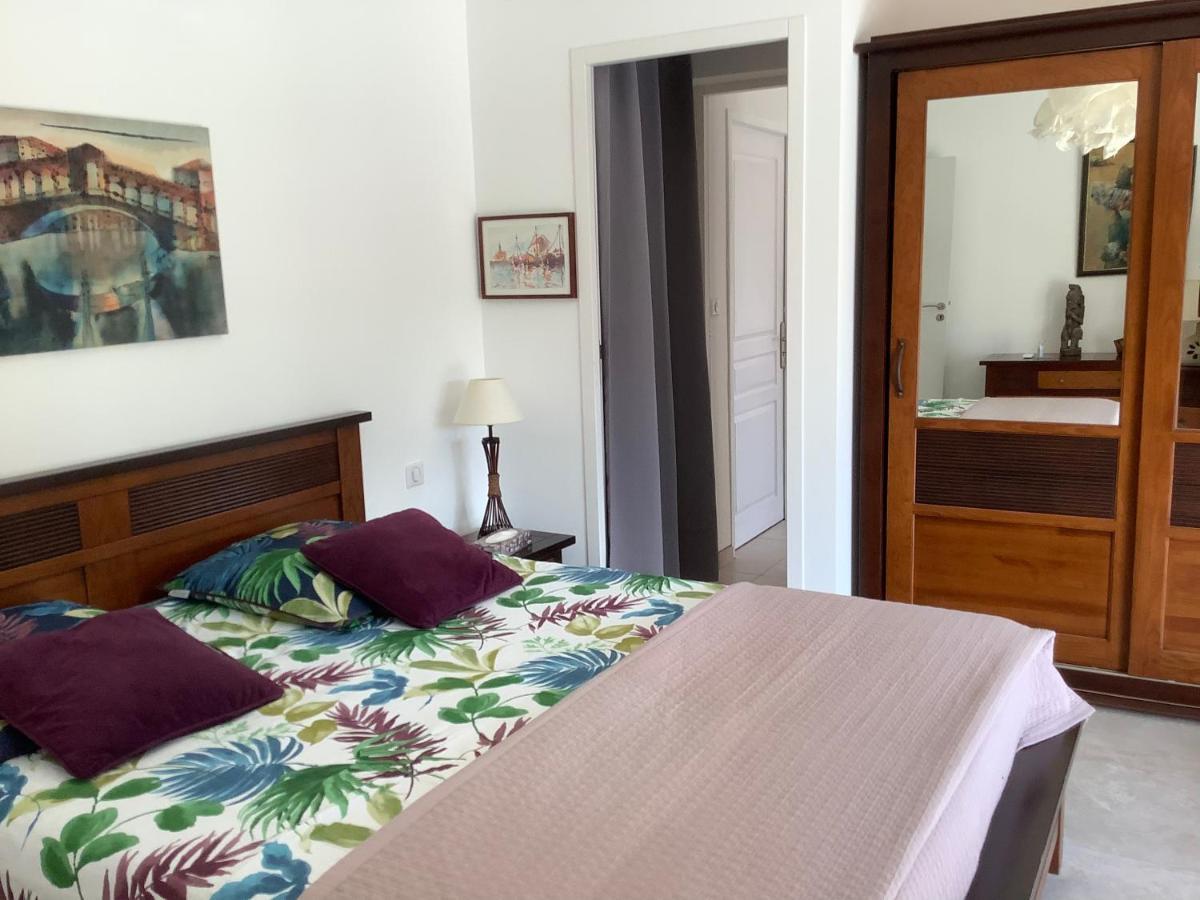 Chambres De La Terre Blanche Sanary-sur-Mer Eksteriør billede